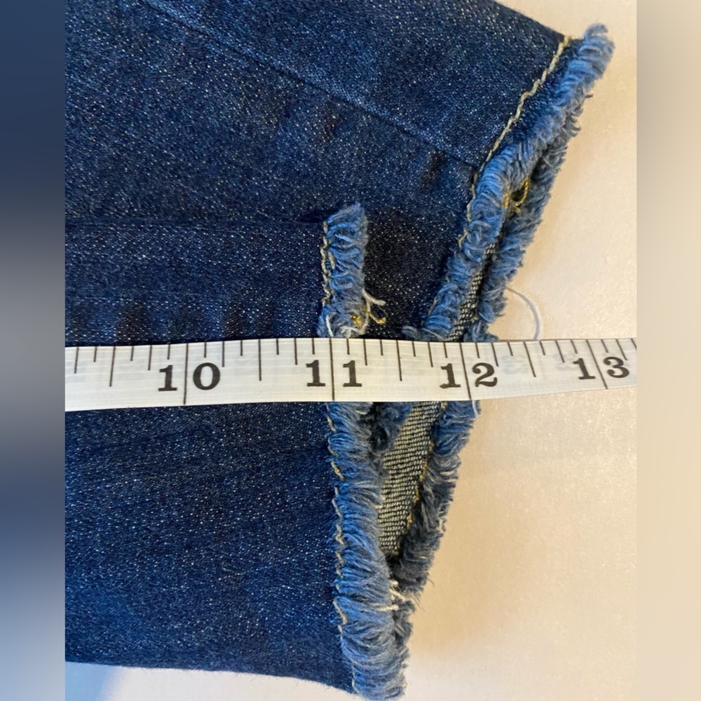 PAIGE Woman’s Dark Wash Cotton Blend Bermuda Raw Hem Jean Shorts, Size 25 - Picture 9 of 9